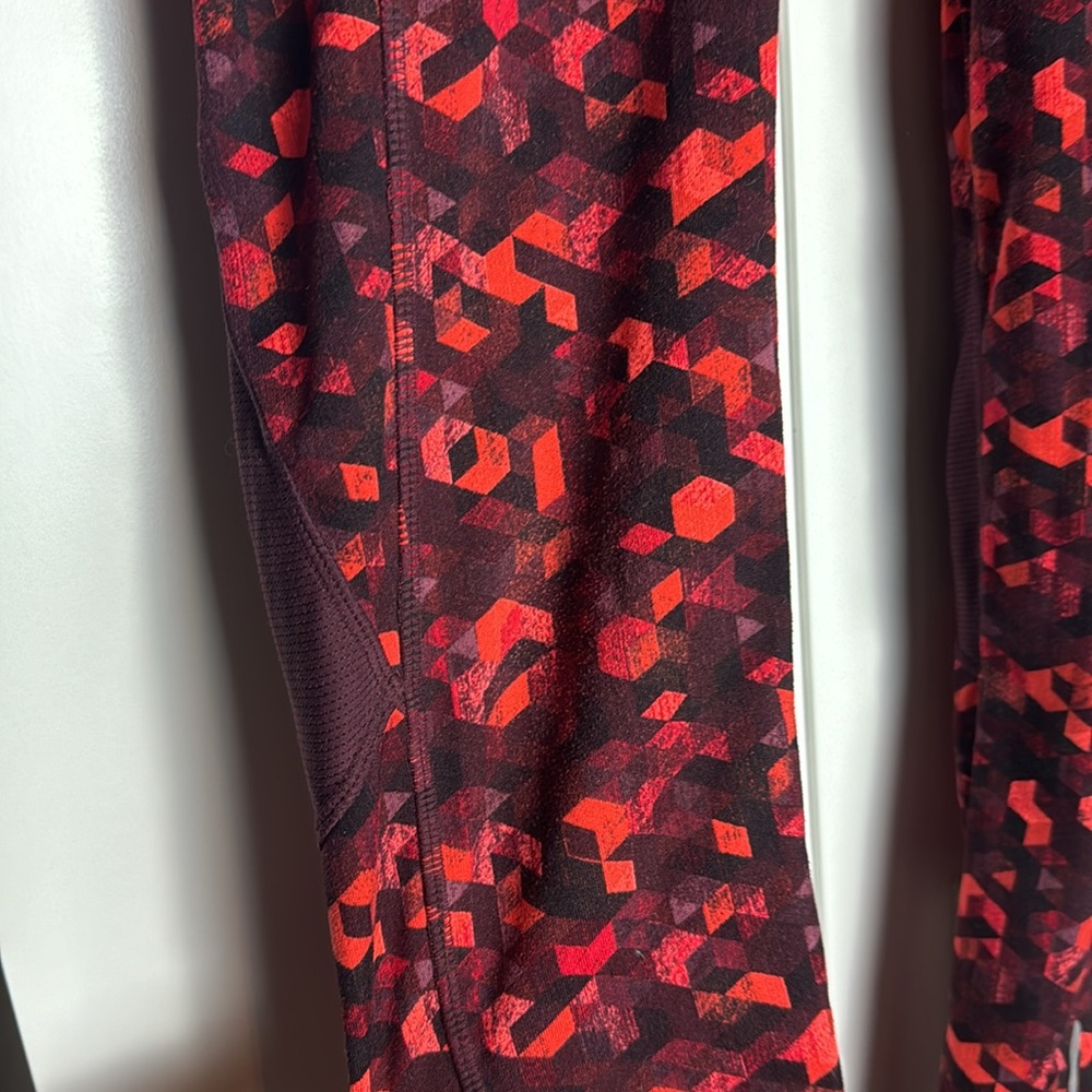 Athleta triangular be free tight women’s small red geometric leggings - Picture 3 of 12